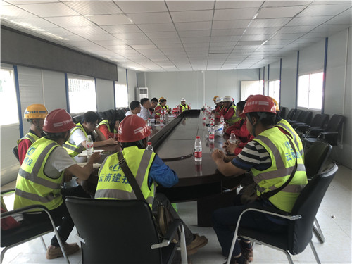 公司領導深入三直永善易遷項目與職工交心談心