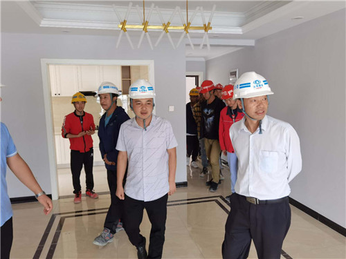 陳定華一行到臨翔區(qū)棚戶區(qū)改造安置房建設項目（一期）工程項目調(diào)研