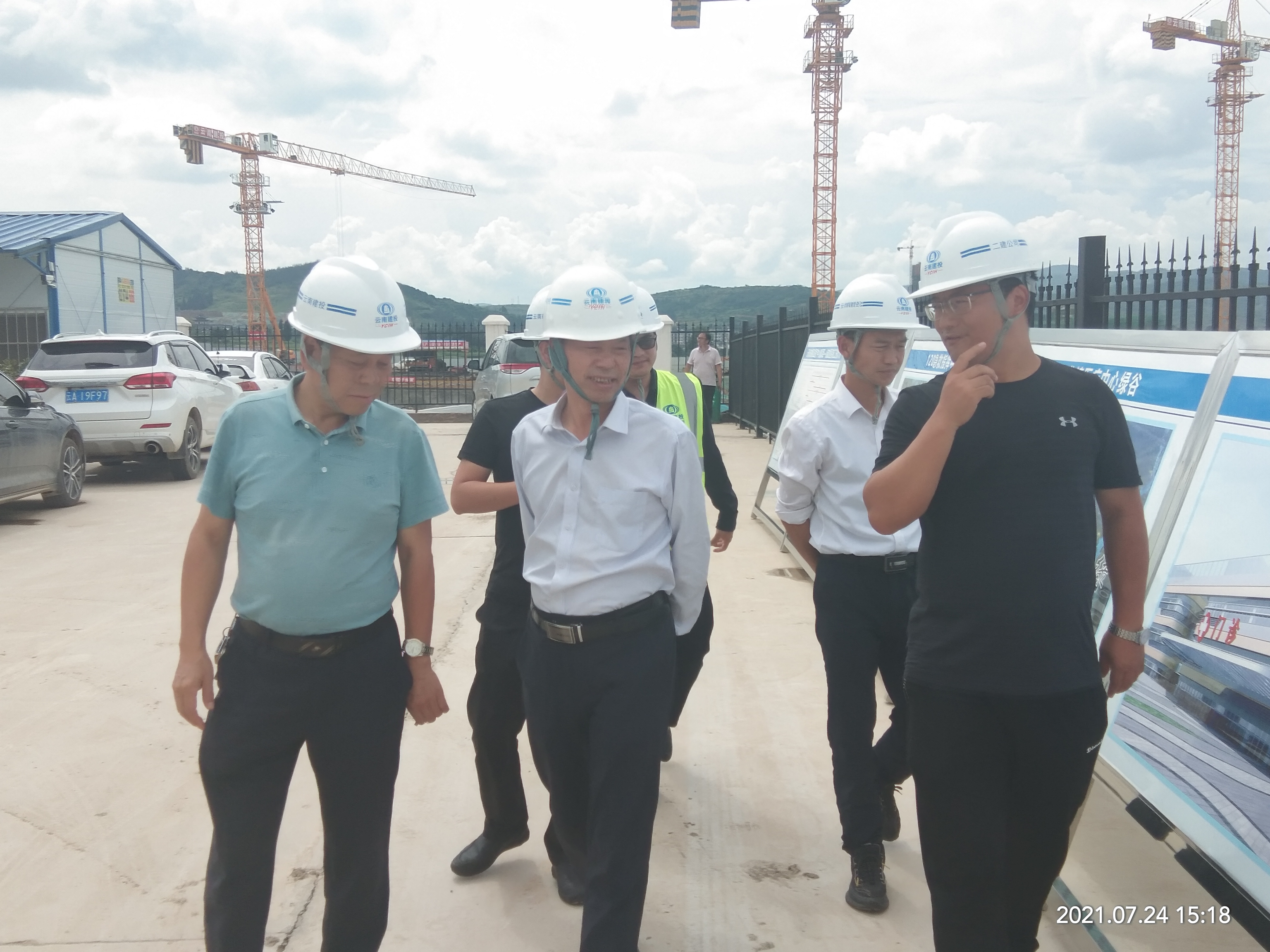 【我為群眾辦實事】陳定華一行調(diào)研檢查曲靖醫(yī)療中心建設(shè)項目