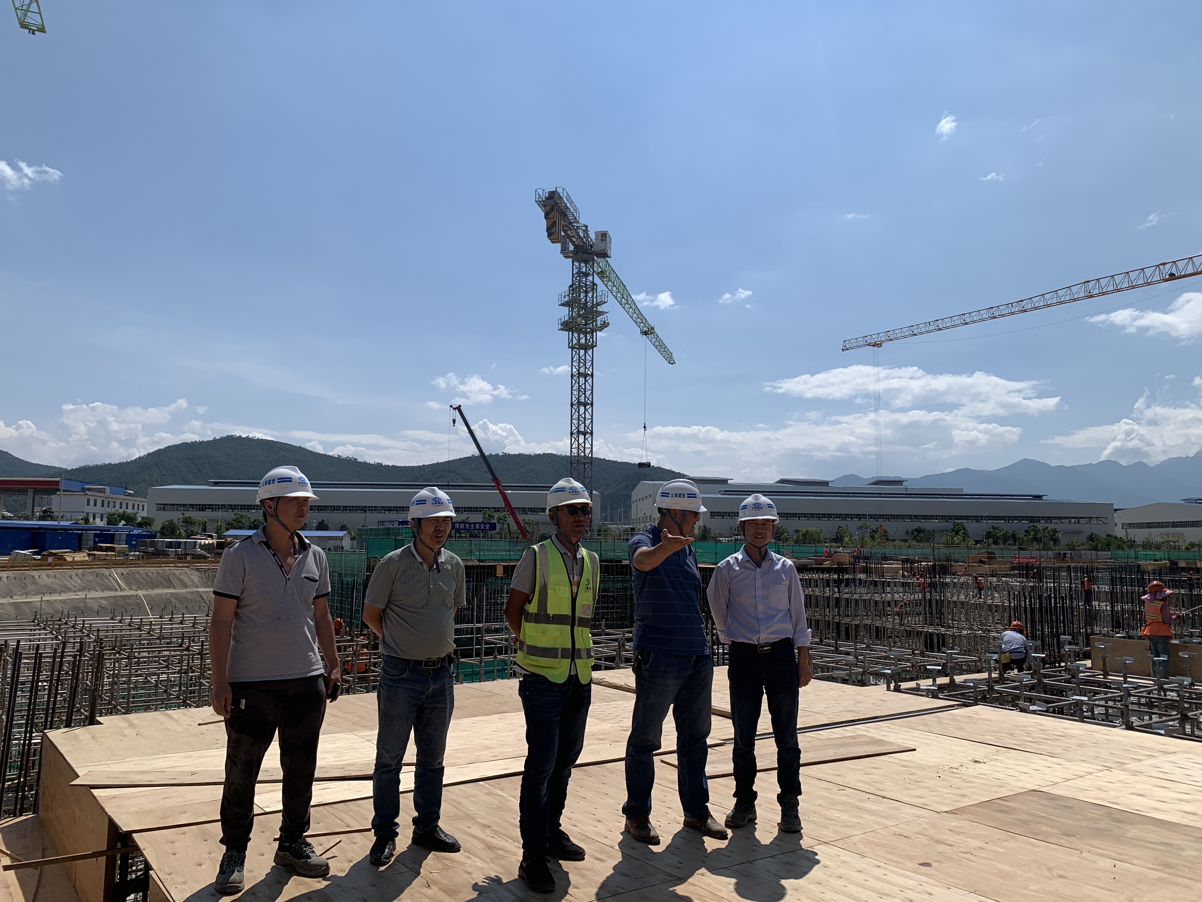 【我為群眾辦實事】董學友檢查指導滇西區(qū)域醫(yī)療中心項目