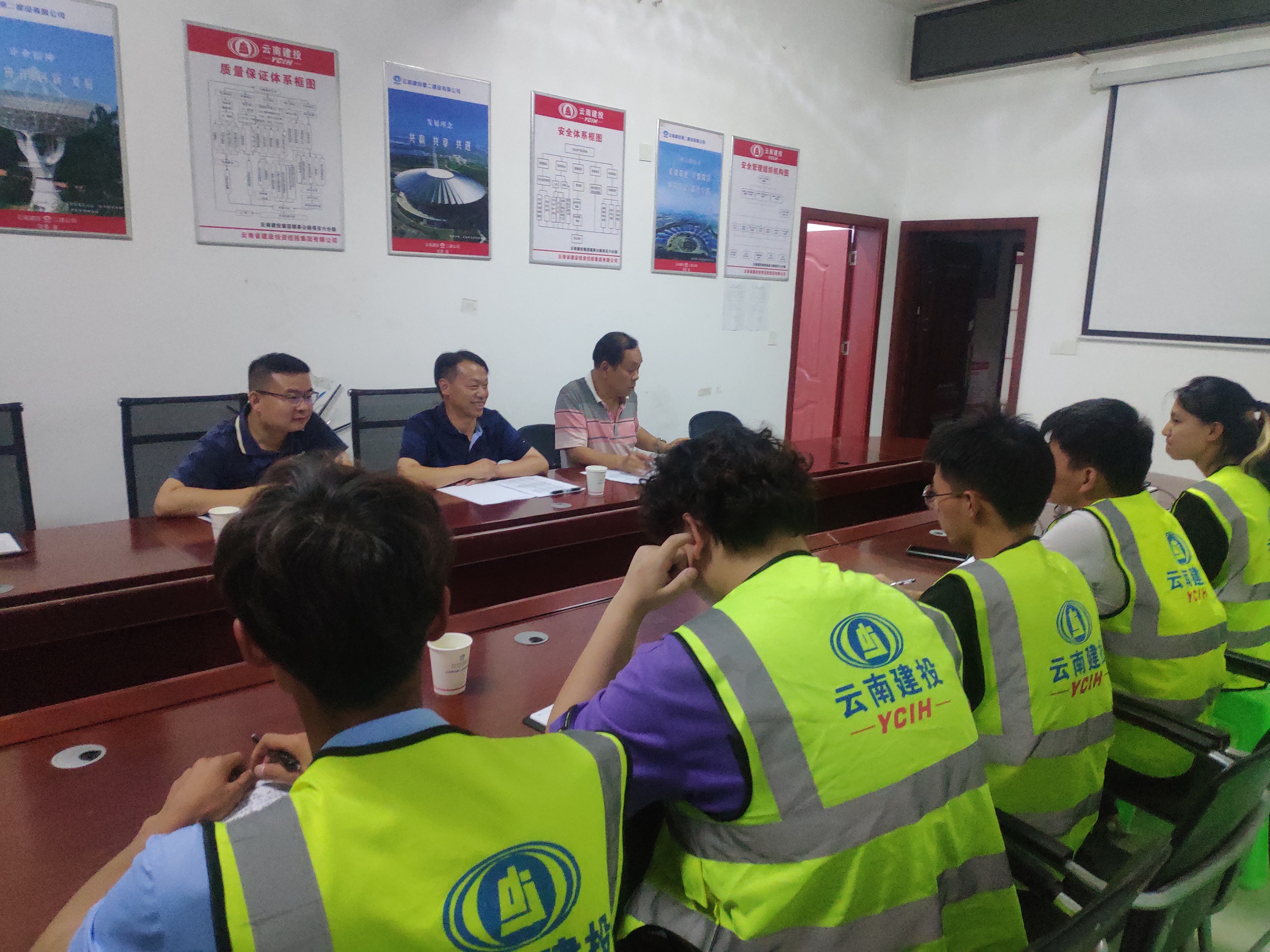 【我為群眾辦實事】陳定華帶隊到路橋分公司鎮(zhèn)果高速六分部檢查指導工作