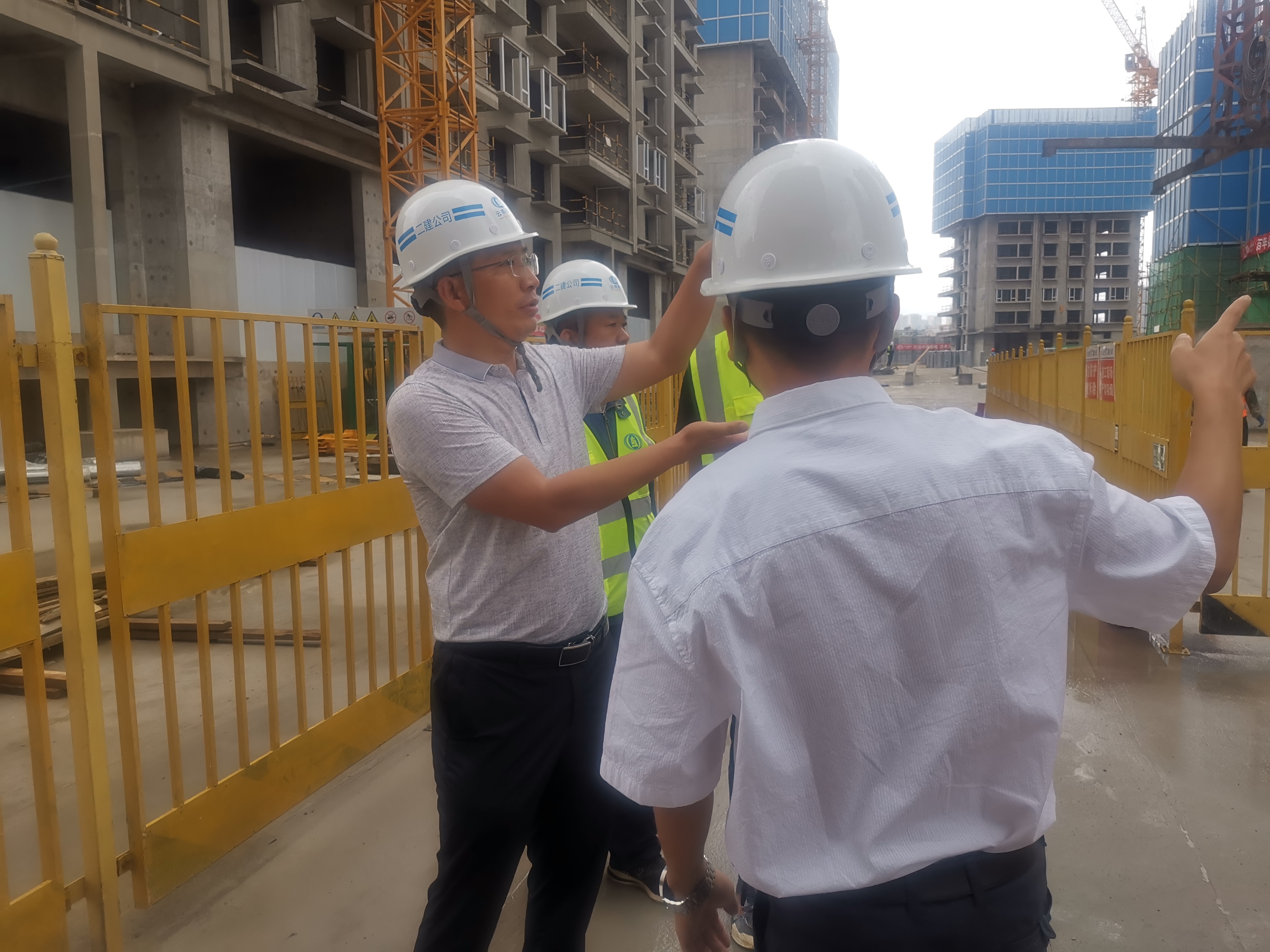 【我為群眾辦事】公司領(lǐng)導(dǎo)調(diào)研檢查官渡區(qū)潤(rùn)府小區(qū)（KCGD2019-4號(hào)地塊）項(xiàng)目