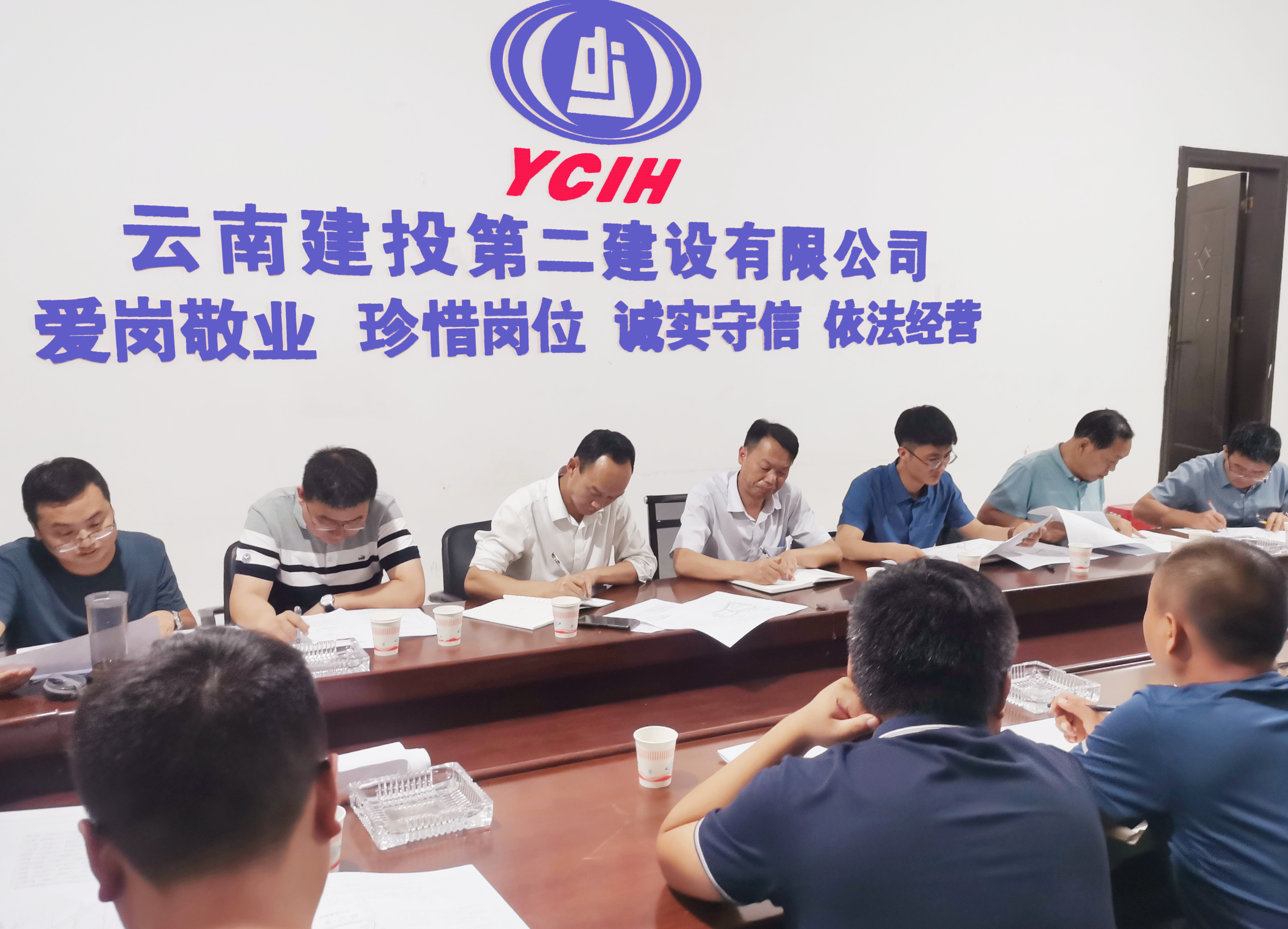 【我為群眾辦實(shí)事】陳定華一行調(diào)研指導(dǎo) 文山市城區(qū)道路人行道鋪裝工程項(xiàng)目