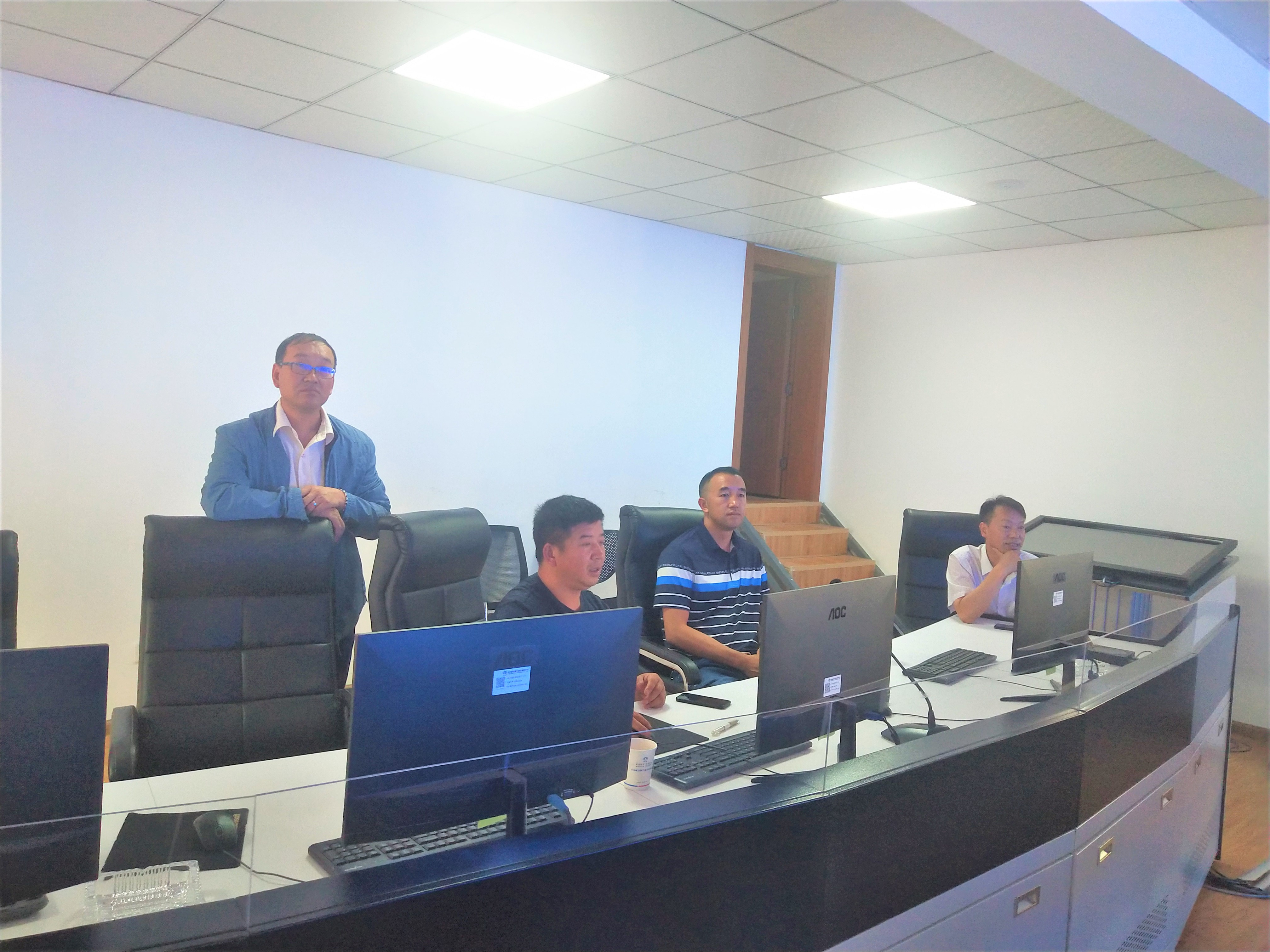 【我為群眾辦實(shí)事】陳定華一行到項(xiàng)目管控中心數(shù)據(jù)“駕駛艙”檢查指導(dǎo)工作