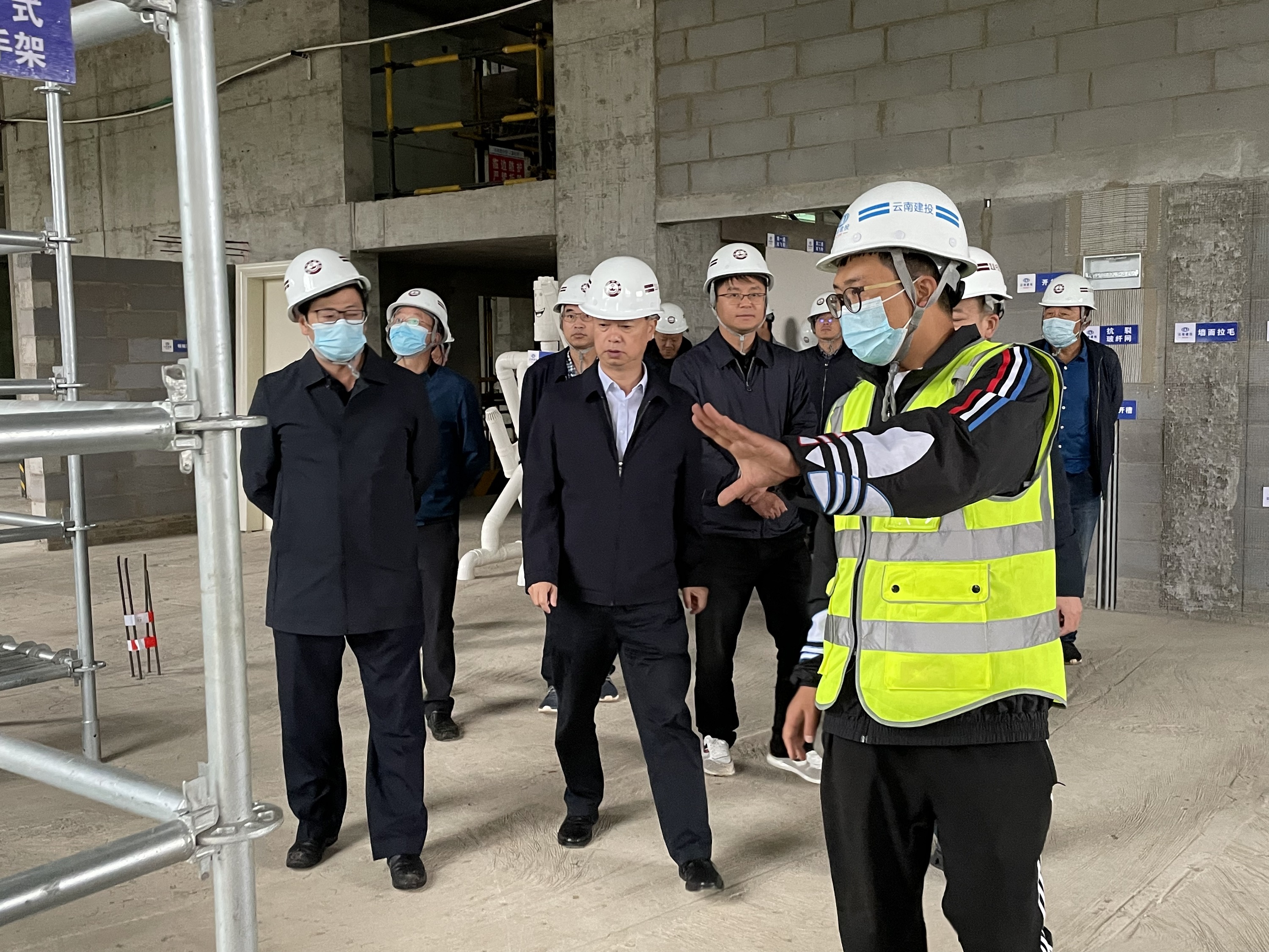 【調(diào)研檢查】宣威市市長到宣威市中醫(yī)醫(yī)院門診綜合樓工程施工項(xiàng)目調(diào)研