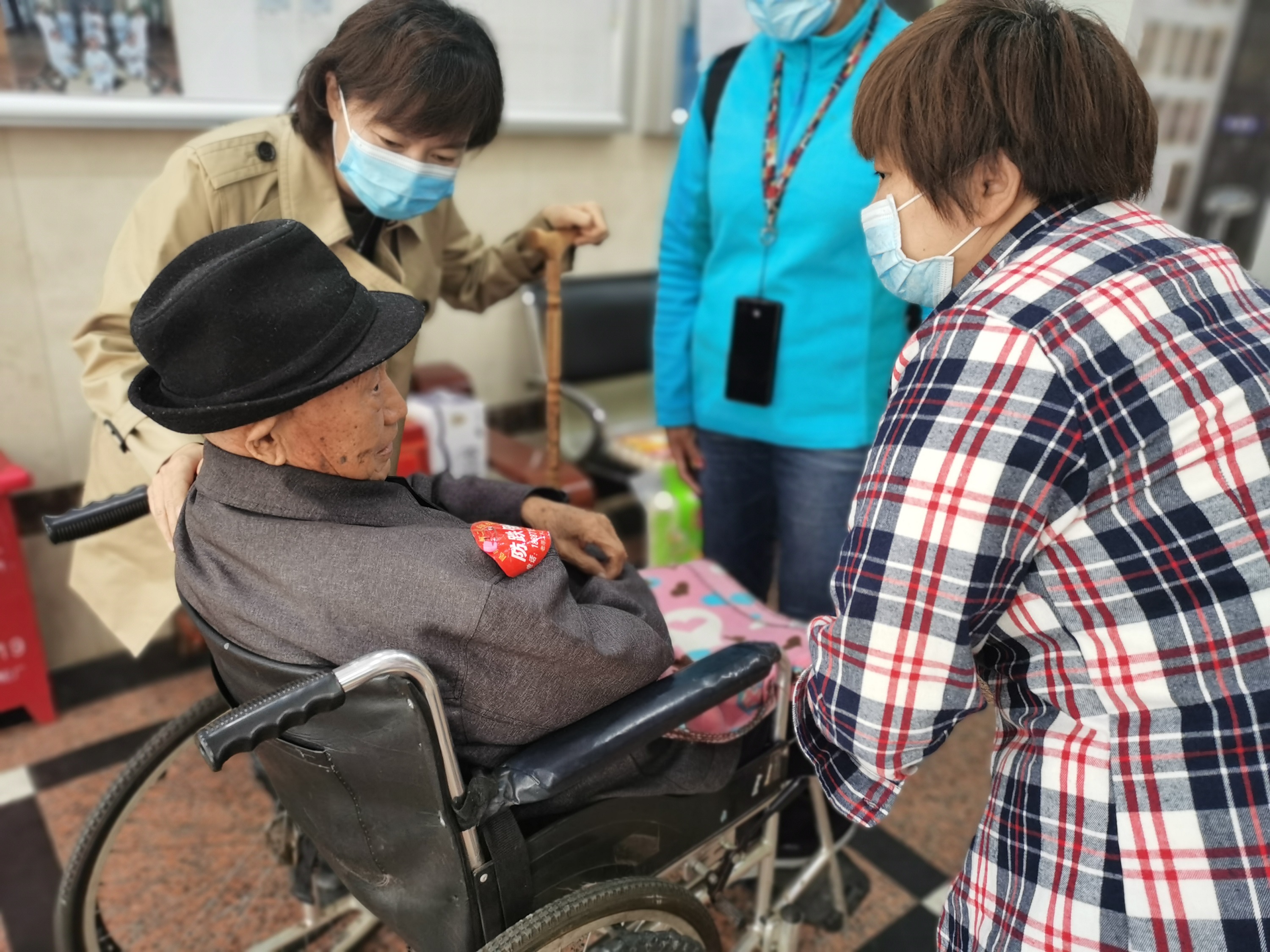 【我為群眾辦實(shí)事】公司領(lǐng)導(dǎo)重陽節(jié)之際看望慰問離休干部及退休職工