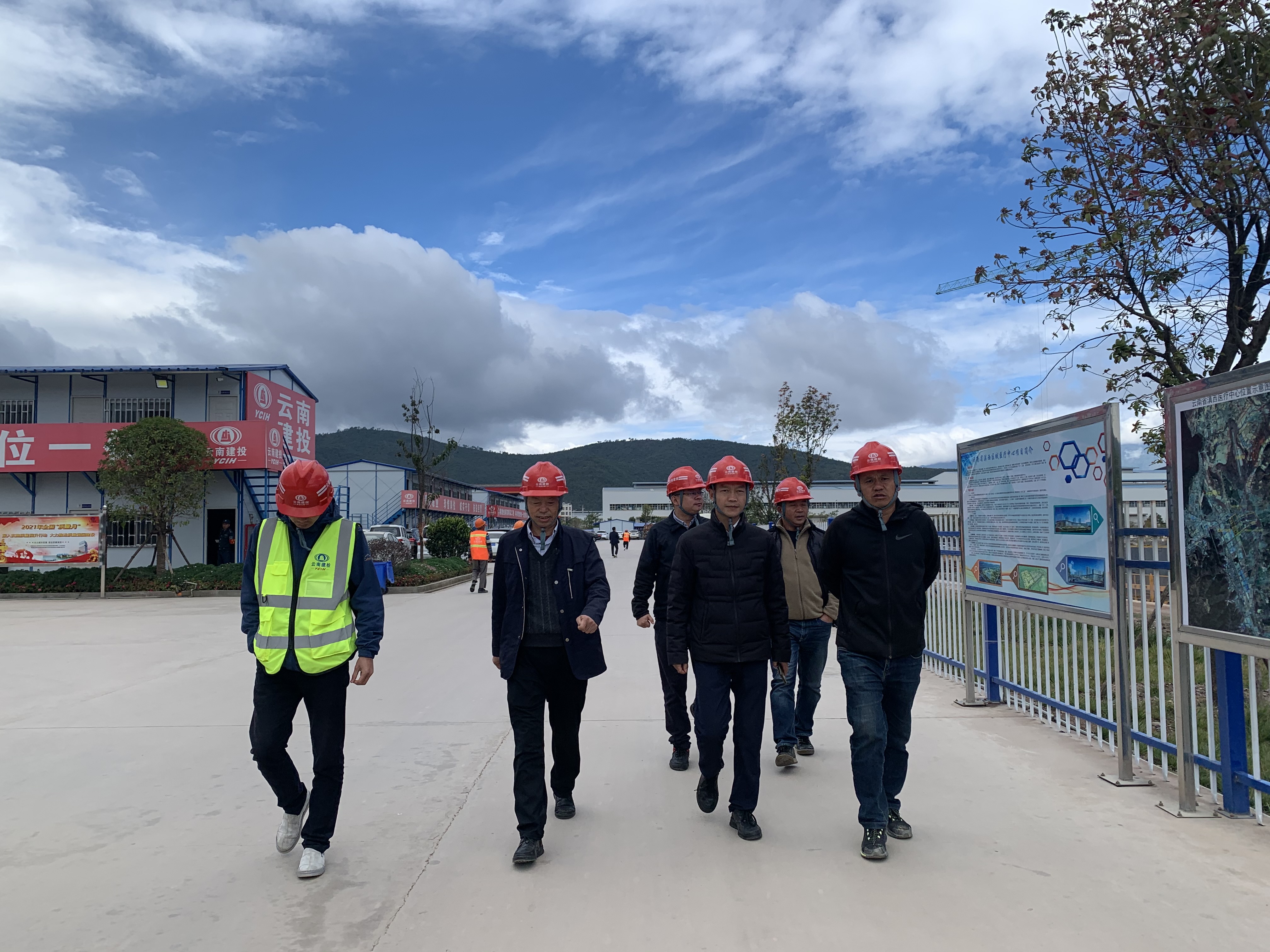 【我為群眾辦實事】陳定華、董學友一行到滇西區(qū)域醫(yī)療中心項目調(diào)研鋁模應用情況