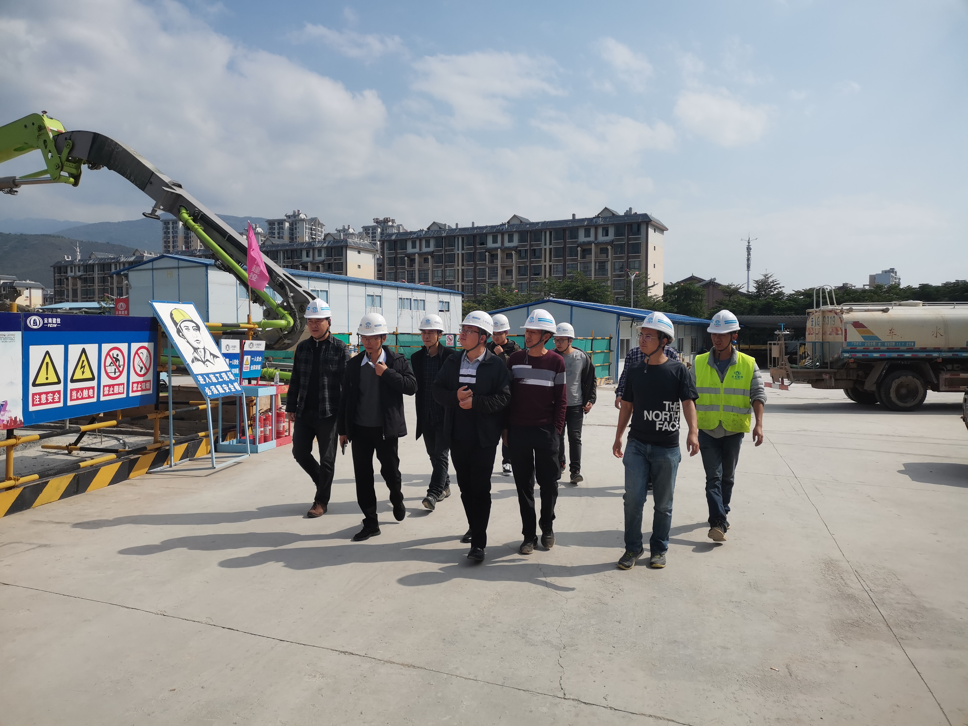 【我為群眾辦實(shí)事】公司領(lǐng)導(dǎo)到元江縣人民醫(yī)院遷建項(xiàng)目調(diào)研鋁模應(yīng)用情況