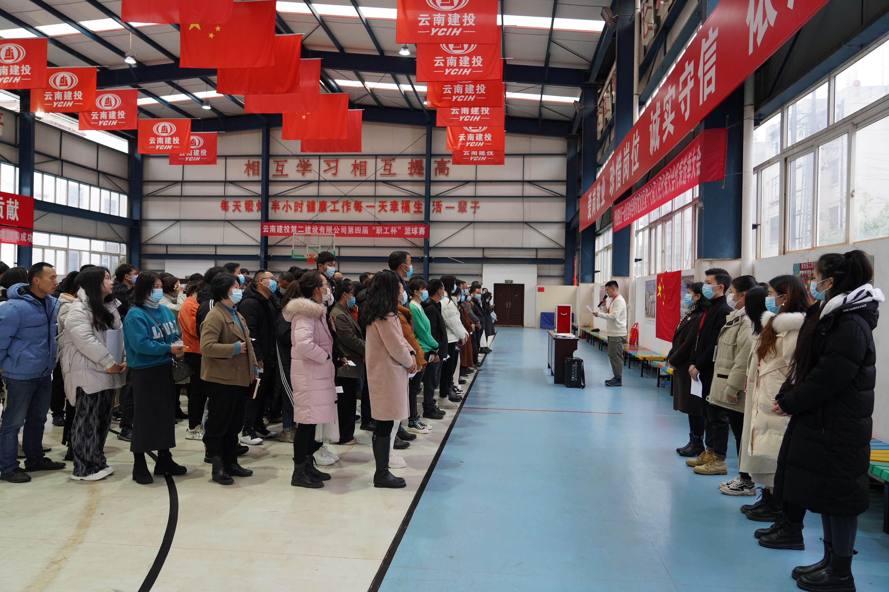 【公司動(dòng)態(tài)】青松路社區(qū)一選區(qū)選舉昆明市盤龍區(qū)第十七屆人民代表大會(huì)代表選舉大會(huì)在公司籃球館召開(kāi)