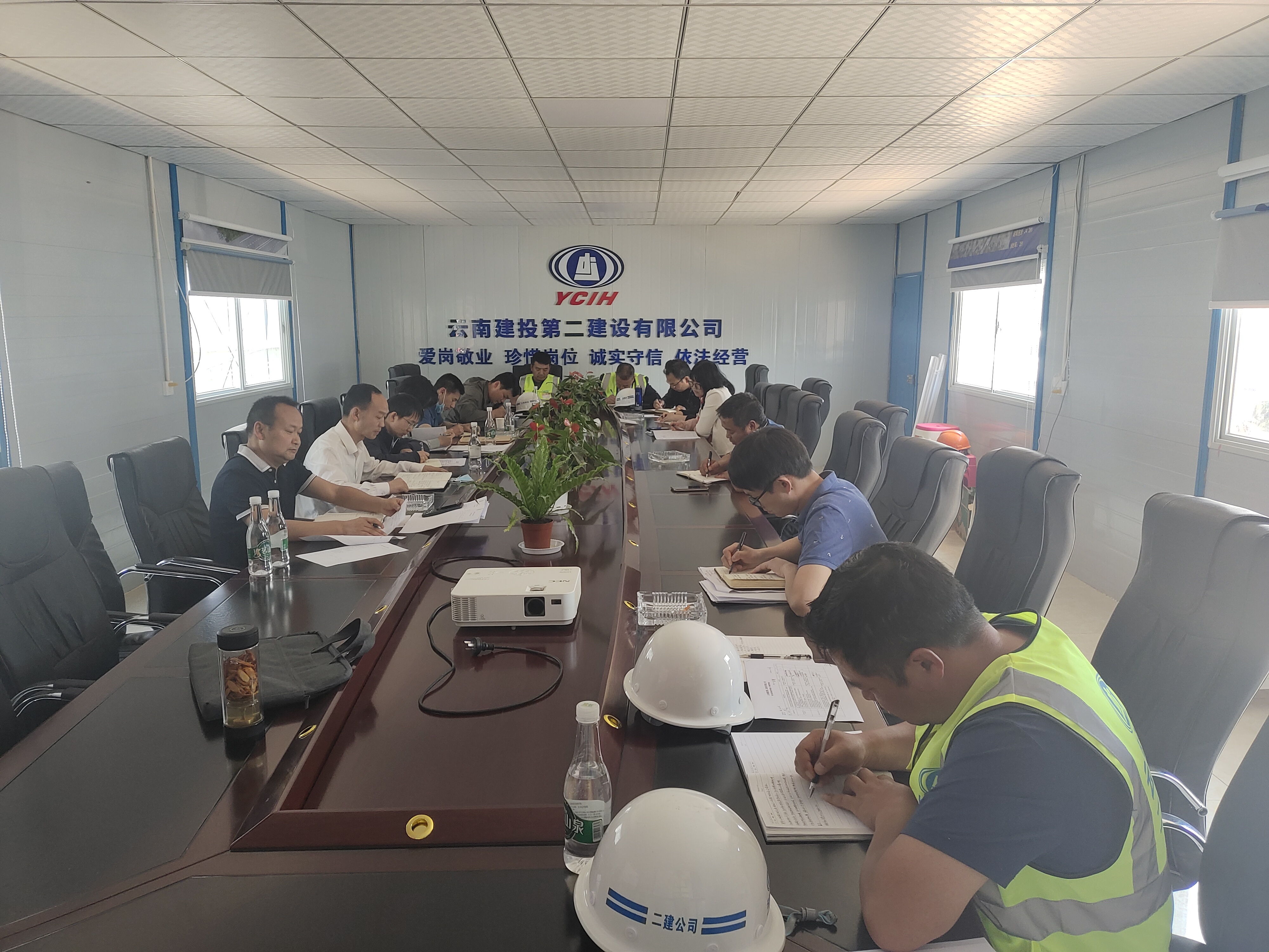 【貫徹一線工作法】董學友到盤龍區(qū)龍江片區(qū)配建小學建設項目開展“五一”期間領導帶班檢查工作