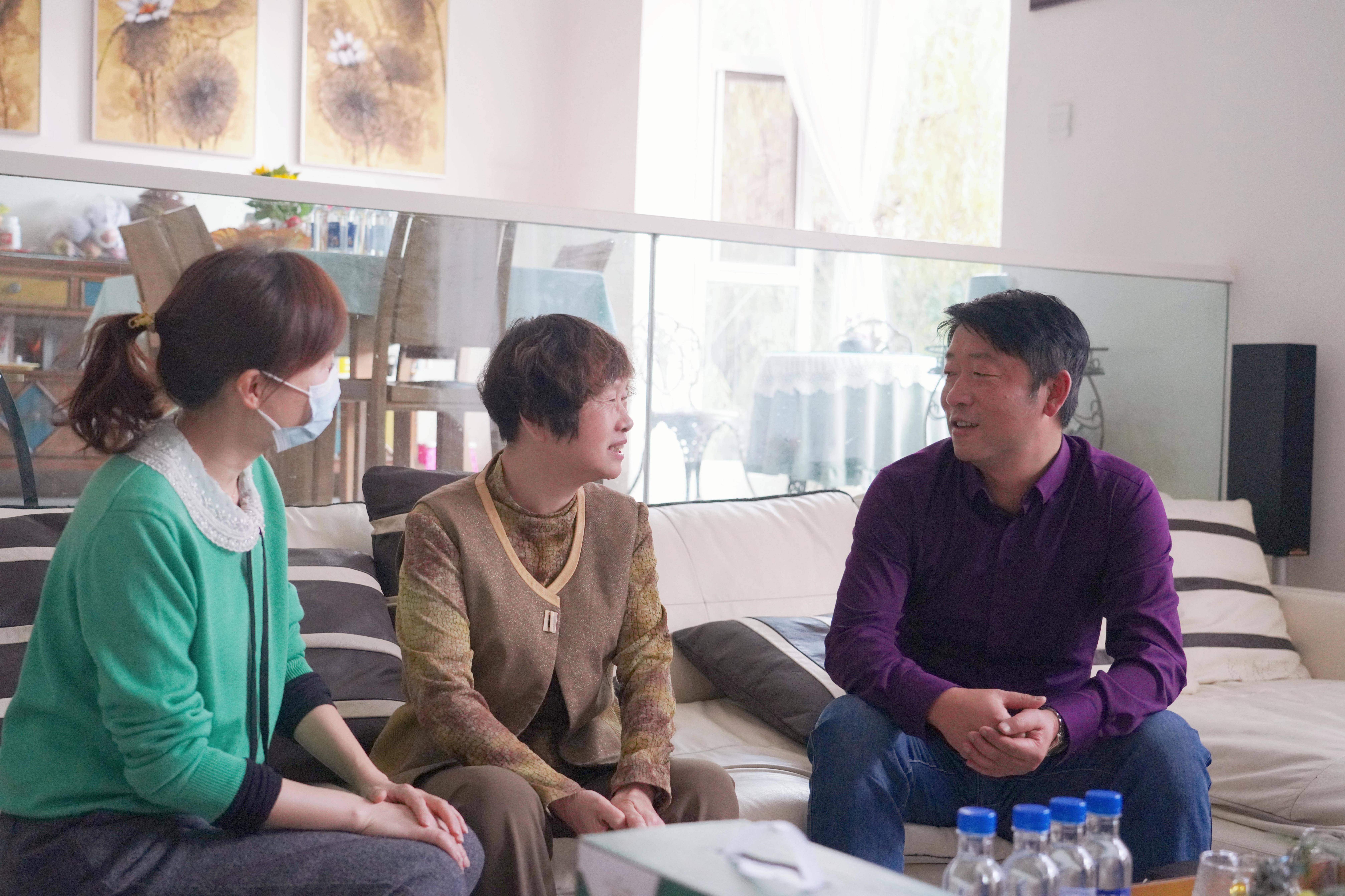 走訪慰問勞模  關(guān)愛落到實處 ——集團(tuán)工會走訪慰問公司全國勞模王建華