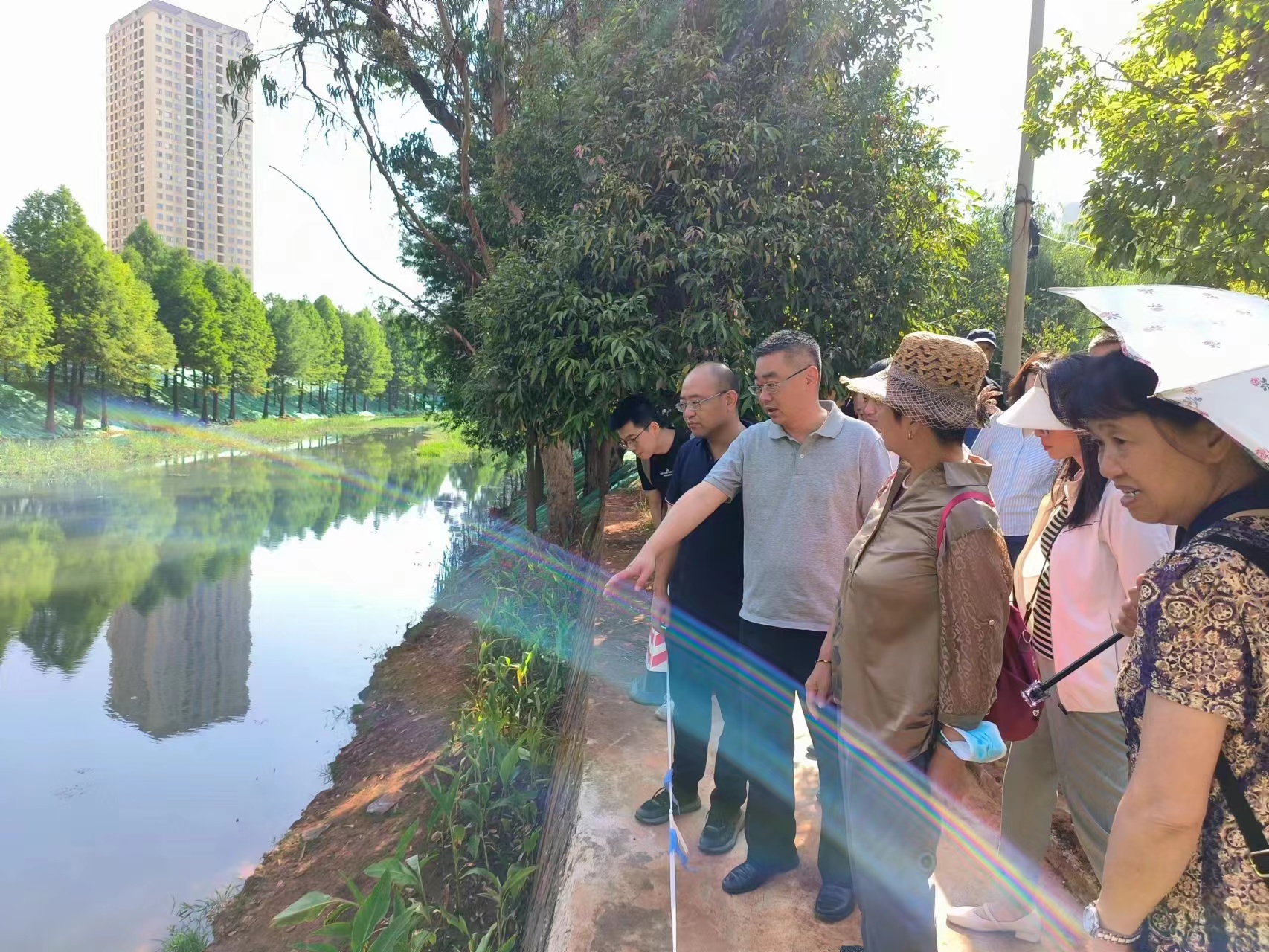 【調(diào)研檢查】盤龍區(qū)委書記沃磊調(diào)研濱河海綿綠廊項目