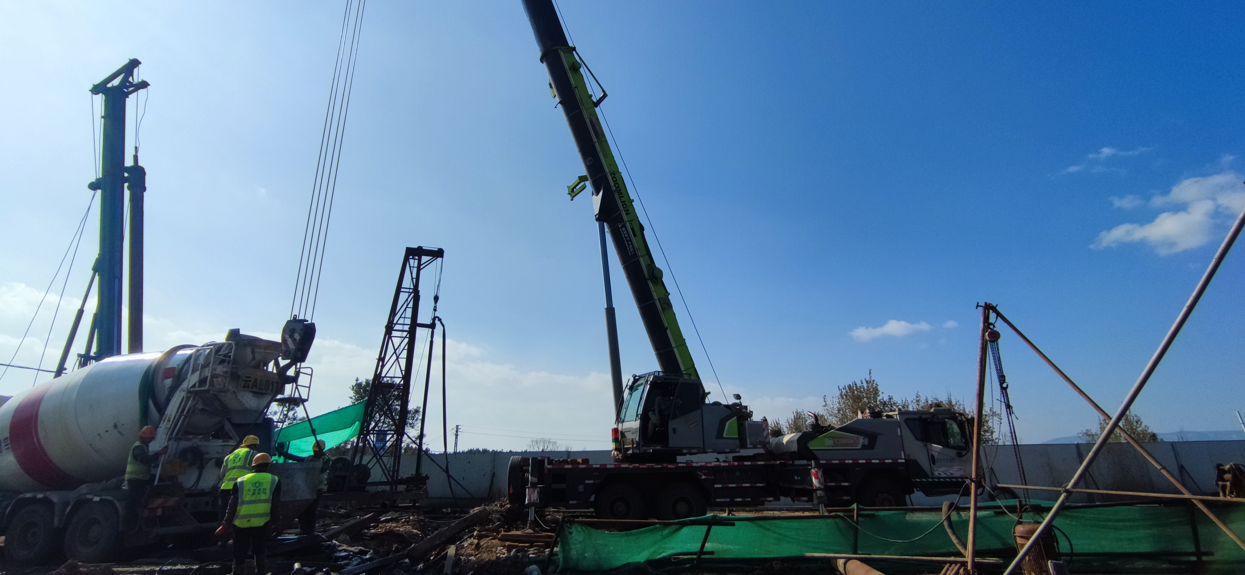 【項(xiàng)目動(dòng)態(tài)】官渡區(qū)蝦壩河下段綜合整治工程項(xiàng)目首顆樁基順利澆筑