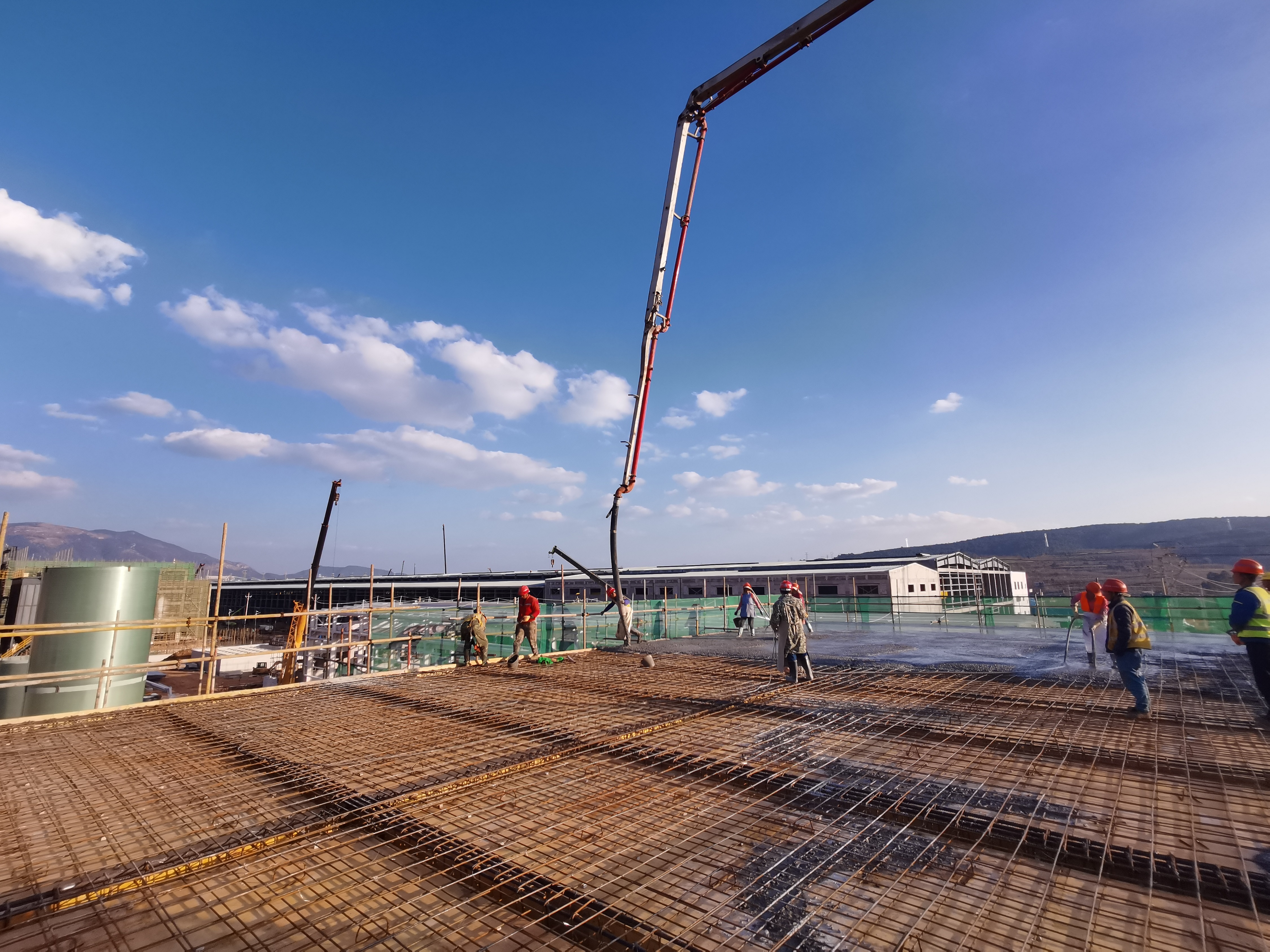 【項(xiàng)目動(dòng)態(tài)】云銅搬遷項(xiàng)目火法系統(tǒng)土建主體工程全面封頂