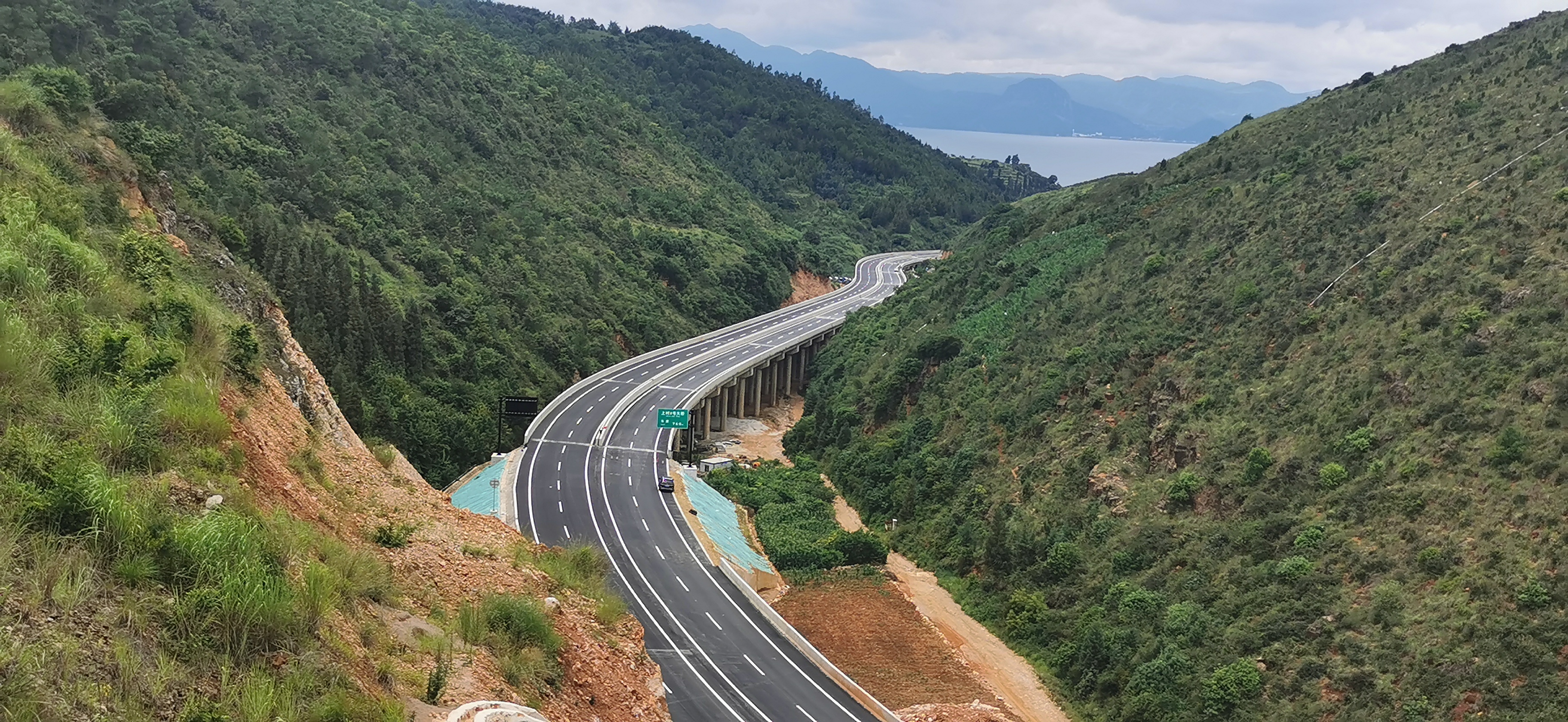 【項(xiàng)目動(dòng)態(tài)】呈澄高速公路一級(jí)路段改擴(kuò)建工程(新村段)項(xiàng)目順利通過(guò)竣工驗(yàn)收