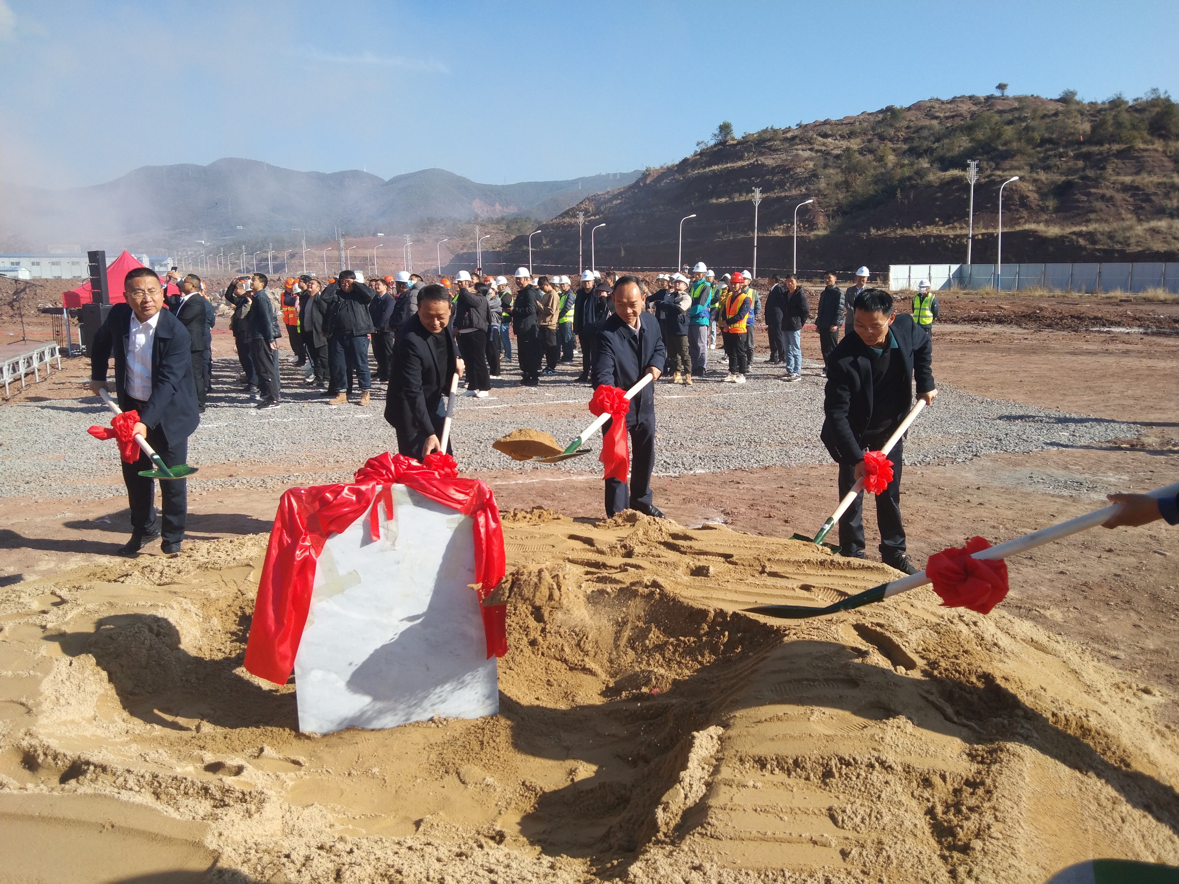 【項(xiàng)目動(dòng)態(tài)】起步?jīng)_刺 開局爭(zhēng)先！楚雄高新區(qū)云甸保障性租賃住房建設(shè)項(xiàng)目舉行開工奠基儀式