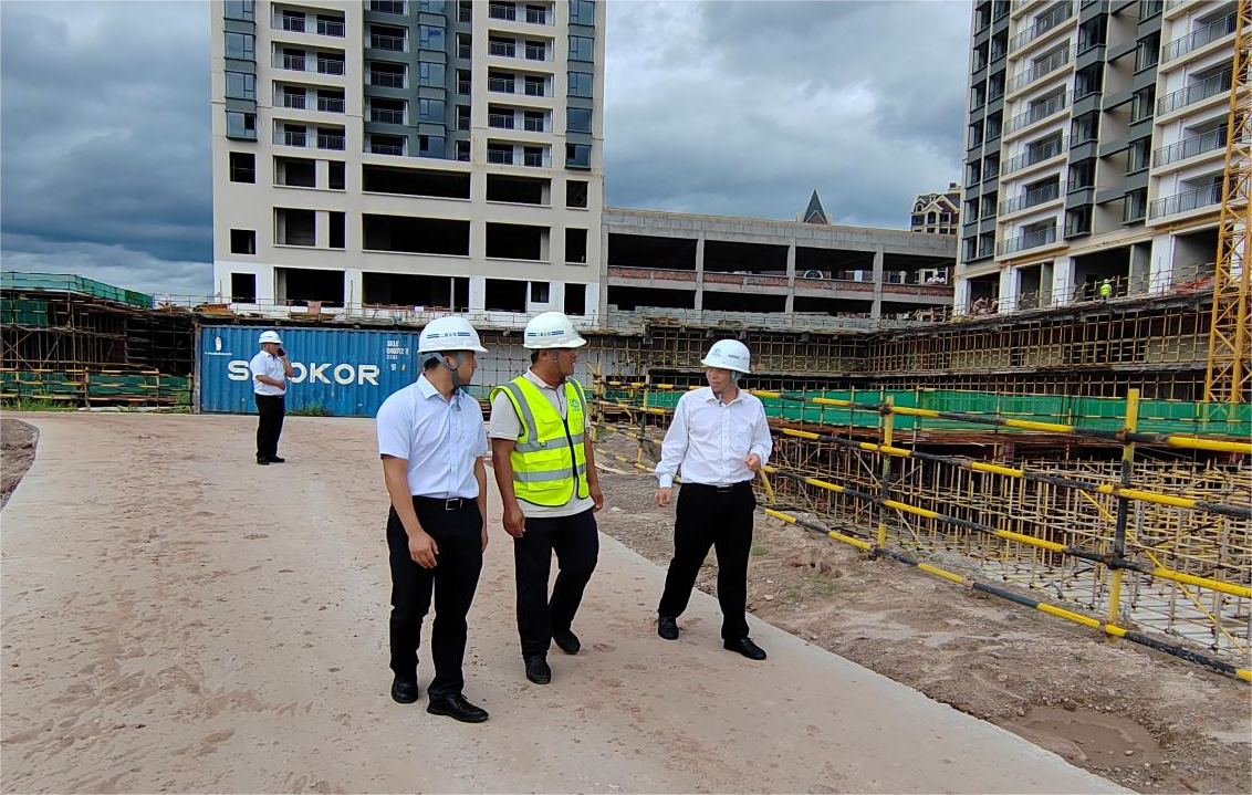 【公司要聞】陳定華到楚雄新航鴻雅房地產(chǎn)開發(fā)建設(shè)項(xiàng)目（3#、5#、6#）調(diào)研