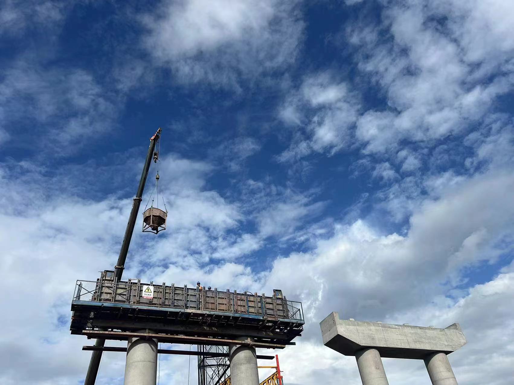 【項(xiàng)目動(dòng)態(tài)】楚雄東南繞城高速土建一工區(qū)卡利大橋下部結(jié)構(gòu)施工全面完成