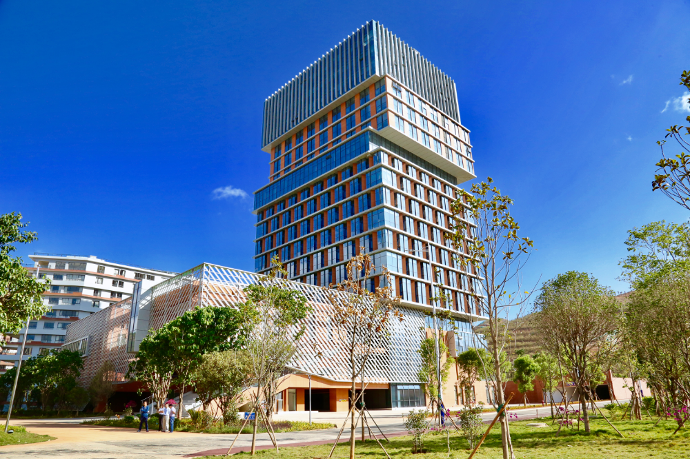 魯班獎(jiǎng)-滇西應(yīng)用技術(shù)大學(xué)總部建設(shè)項(xiàng)目1#云教育大樓