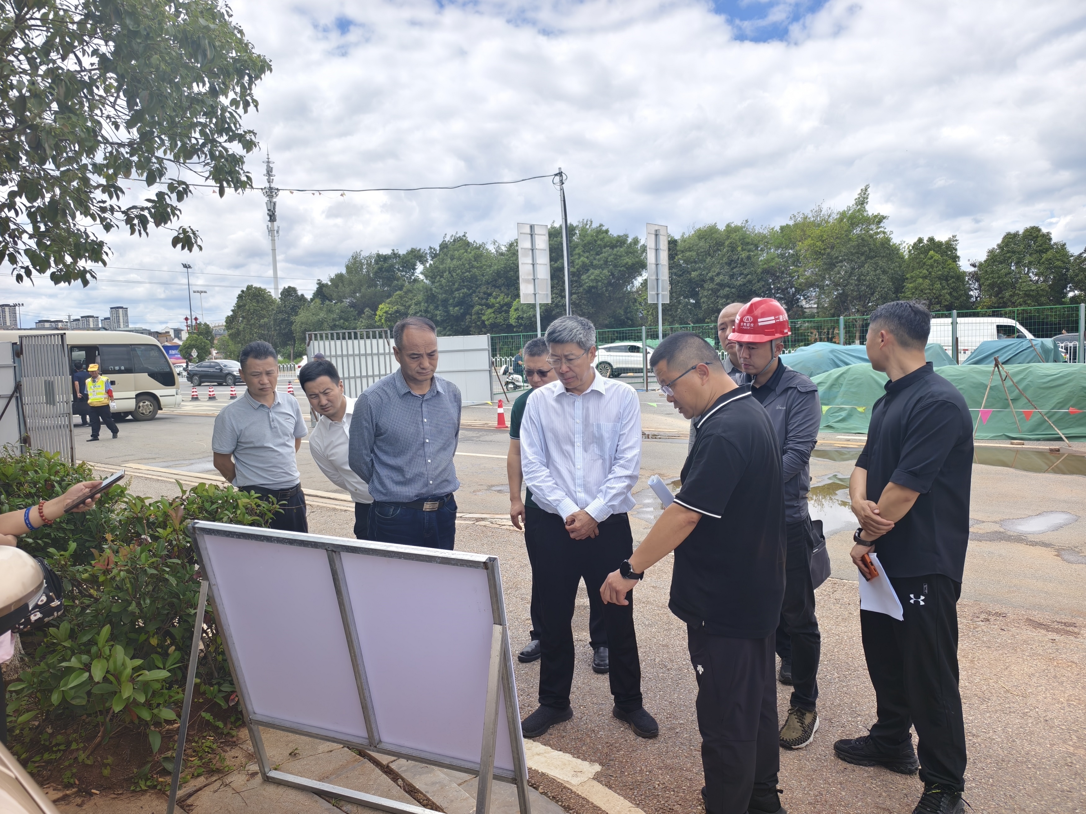 【公司要聞】云南滇中新區(qū)黨工委委員、管委會(huì)副主任、昆明市官渡區(qū)委書(shū)記陳漢一行調(diào)研蝦壩河綜合整治工程