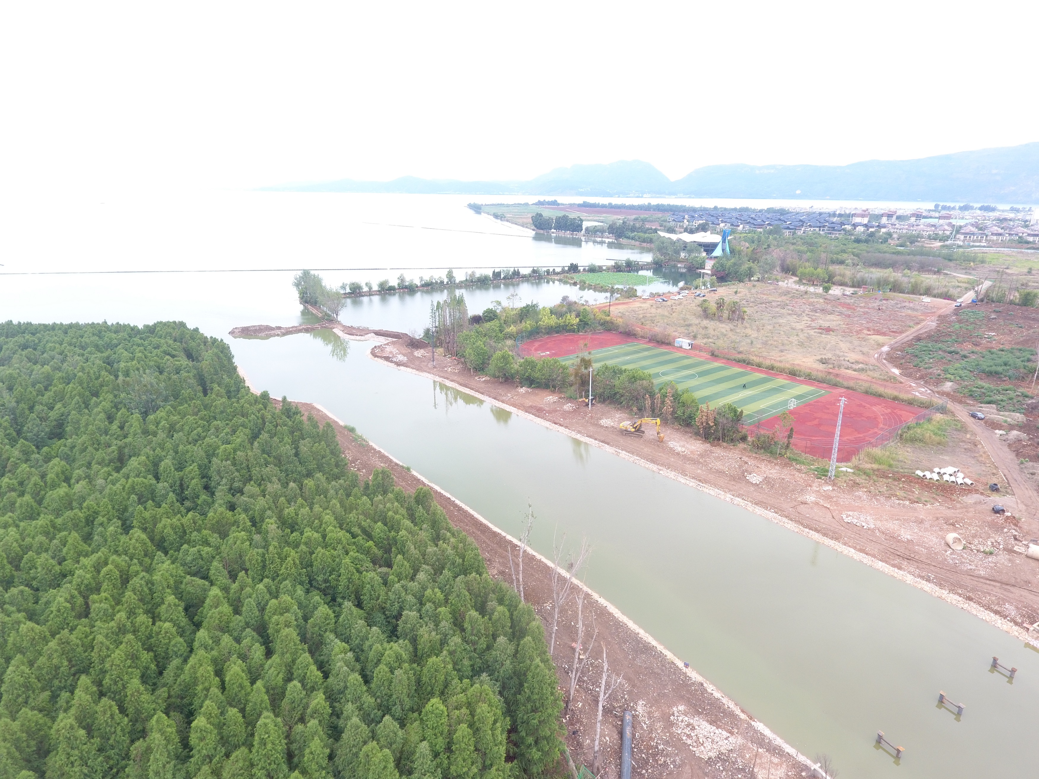 昆明市政協(xié)副主席王鍵調(diào)研官渡區(qū)蝦壩河下段綜合整治項(xiàng)目