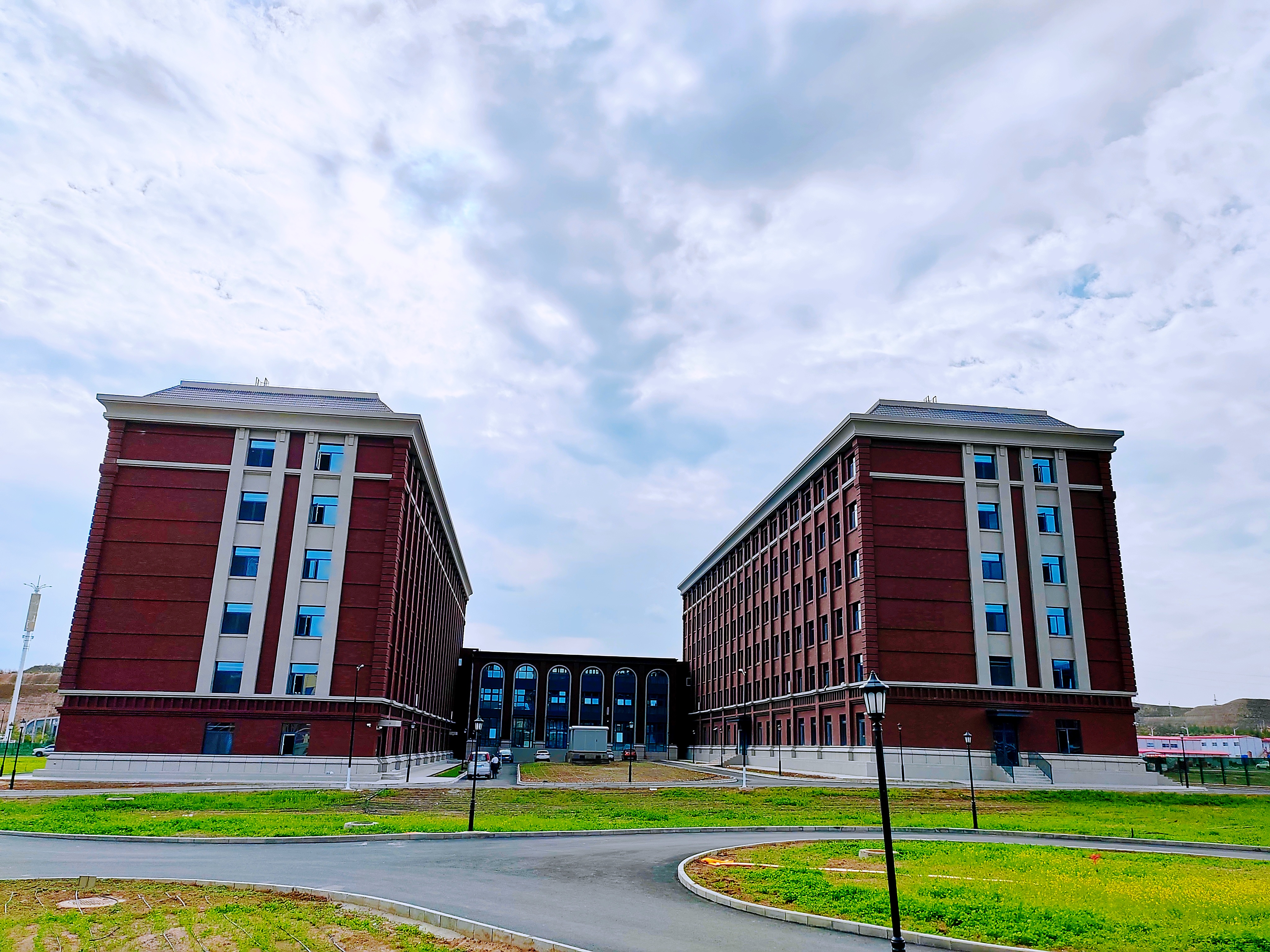 【百日攻堅(jiān)】蘭州信息科技學(xué)院17#、18#書(shū)院建設(shè)項(xiàng)目通過(guò)竣工驗(yàn)收