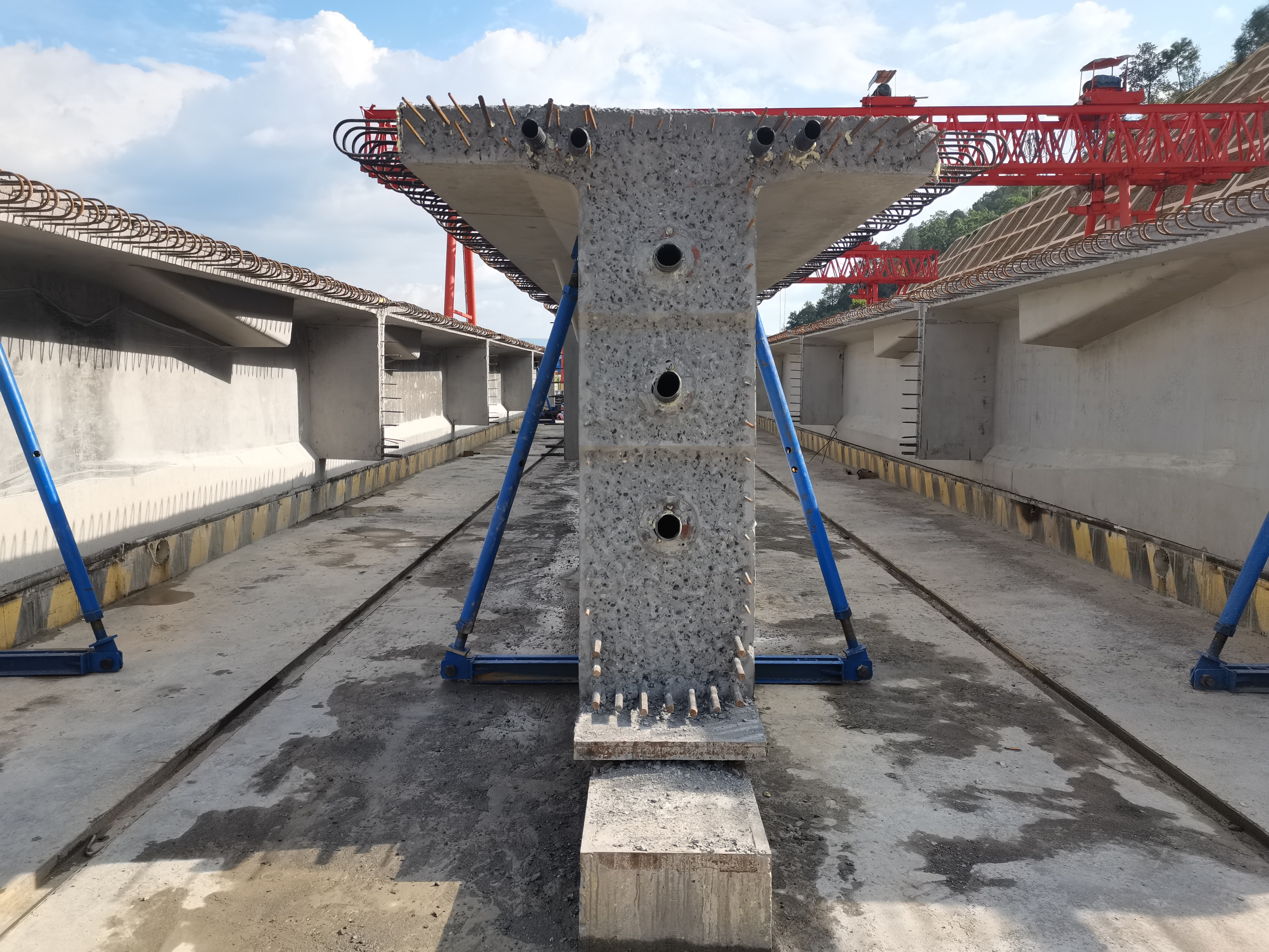 【喜報(bào)】峨石紅高速（玉溪段）三分部T梁預(yù)制場(chǎng)安全管理創(chuàng)新措施受表?yè)P(yáng)